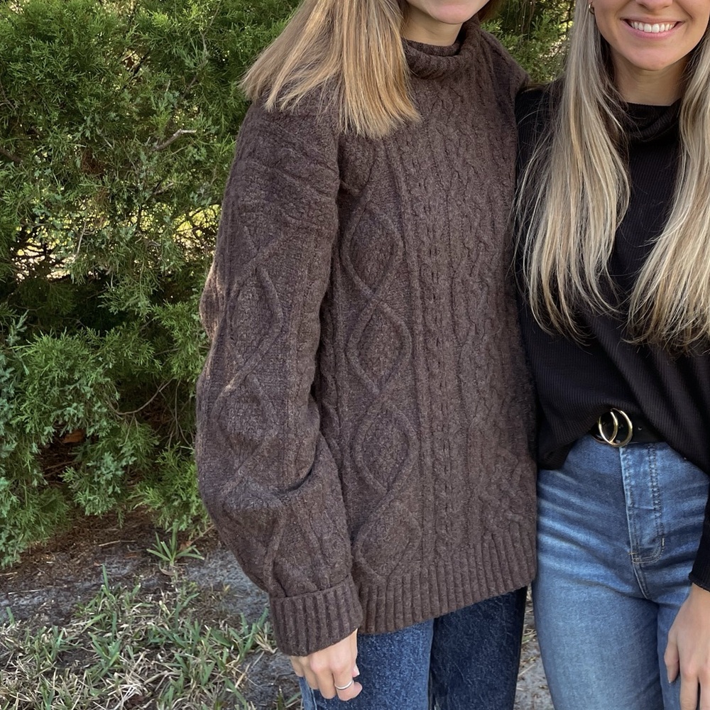 Abercrombie Oversized Women’s Brown Cable Knit Sweater